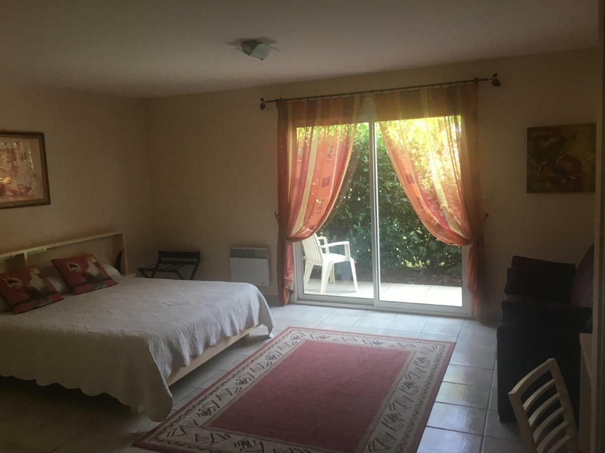 Chambres D'Hotes La Coloniale Varetz Esterno foto