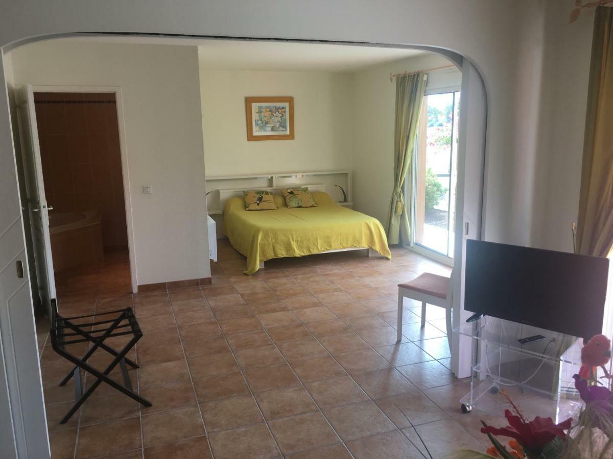 Chambres D'Hotes La Coloniale Varetz Esterno foto